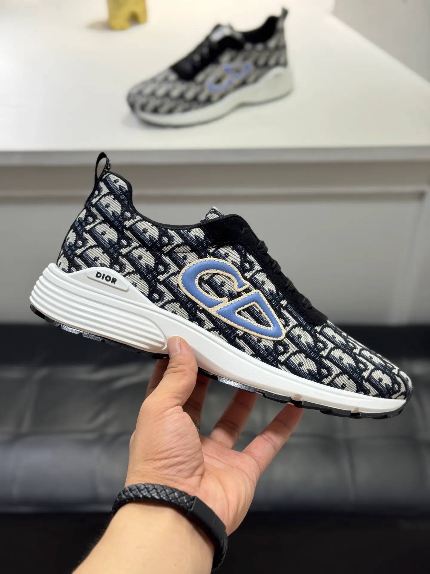 Men's shoes 💰420 [New style] 🏵️🏵️Original quality! Dior🔥Christan Dior (Dior) hot style [new style]⚠⚠️Top purchasing agent🔍🔍Men's HK counters are on sale simultaneously. Sole: The original sole is specially provided by the original factory. The exclusive movable molded sole is super comfortable. The original factory follows the order. 🔍🔍The high-quality multi-color splicing design is exquisite and unique, with canvas upper and mesh lining💪Details determine the quality. We only make shoes with care. You can go in and out of the counter at will. Welcome to compare🇮🇹Size: 38-44 (45 customized)